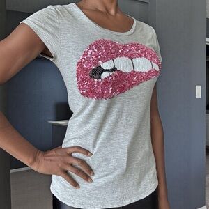 Sequin Lip Graphic Gray T-Shirt